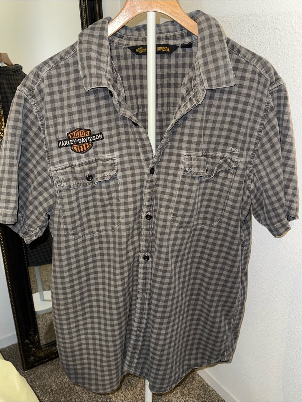 Harley-Davidson men’s button up shirt -
XL